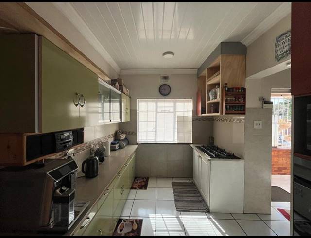 6 BEDROOM HOUSE FOR SALE IN ORANGE GROVE